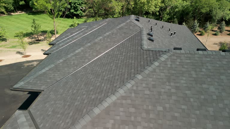 Best Emergency Roof Repair Services  in Hiawatha, KS
